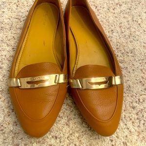 Coach 8.5 loafer in camel color
